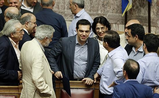 Парламент Греции принял пакет экономических реформ в обмен на финансовую помощь - ảnh 1